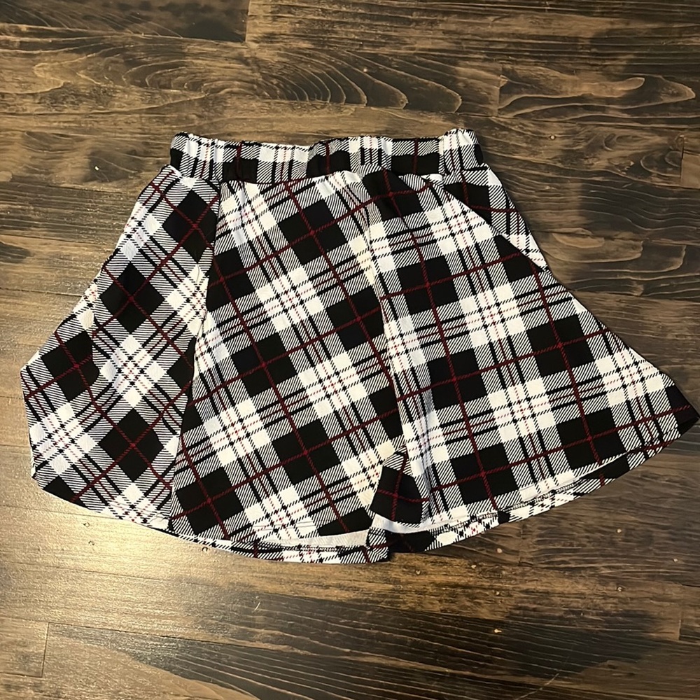 Black plaid skirt. Size medium. Bought from shein.